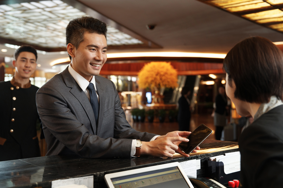 商務(wù)服務(wù)助力高效入住 商務(wù)男士酒店登記全攻略